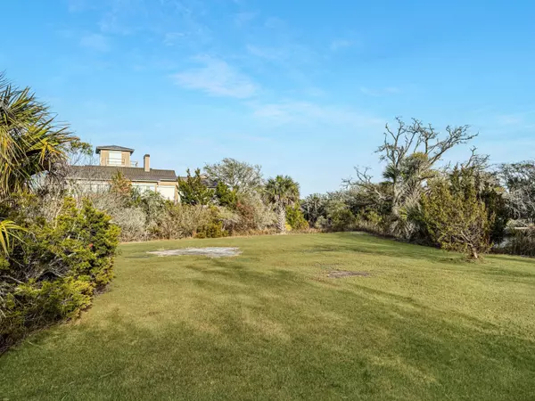 Edisto Island, SC 29438,28 Sharks Tooth Cir