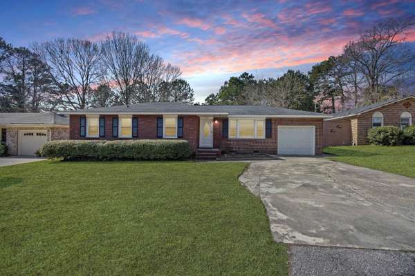 1264 Fort Dr, Hanahan, SC 29410