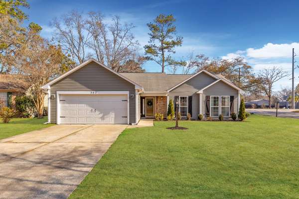 302 Damascus Dr, Summerville, SC 29483