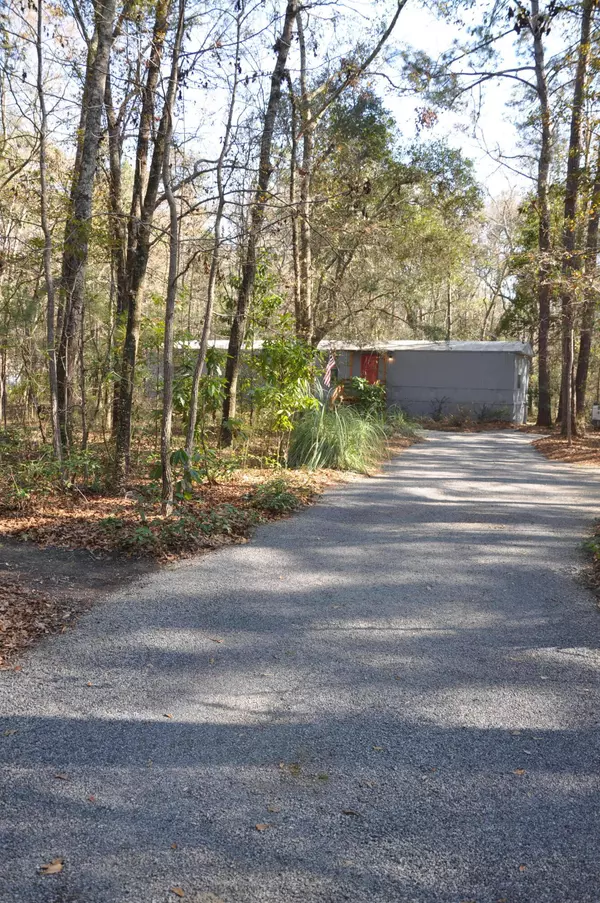 Wadmalaw Island, SC 29487,6321 Bears Bluff Rd