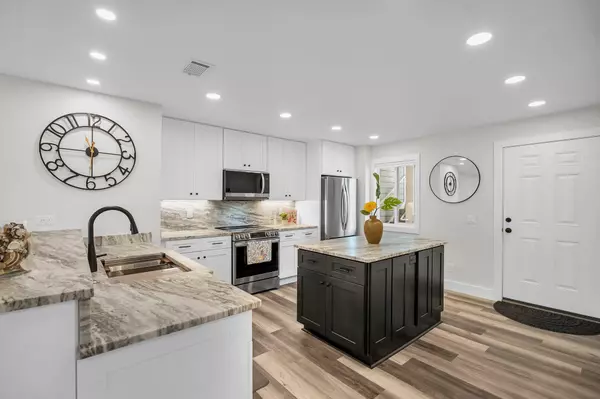 Folly Beach, SC 29439,64 W Mariners Cay Dr