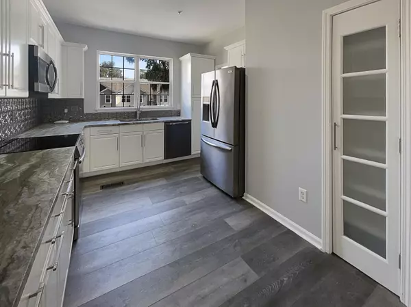 North Charleston, SC 29418,4666 Palm View Cir