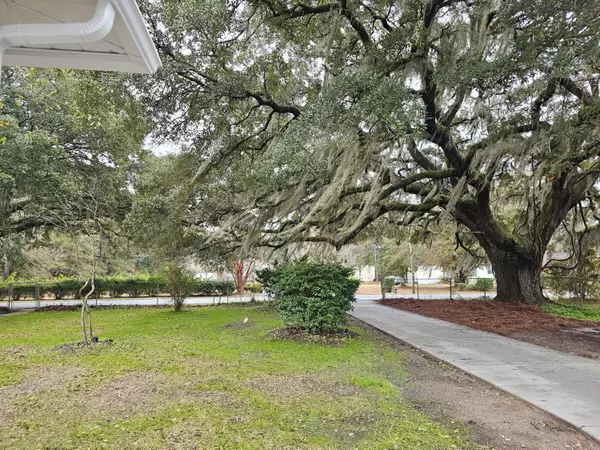 Mcclellanville, SC 29458,488 Society Rd #A&B