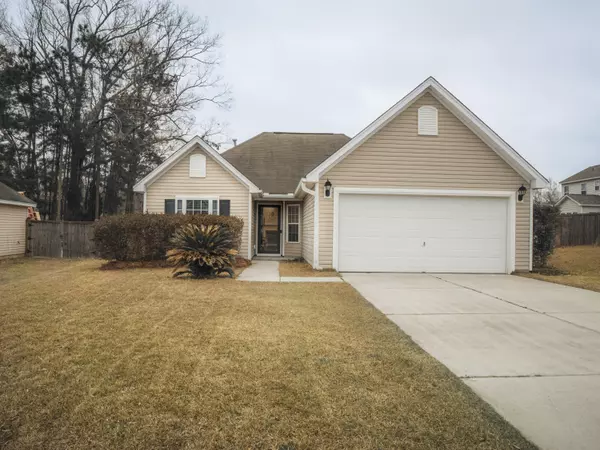 203 Goldfinch Ln, Summerville, SC 29485