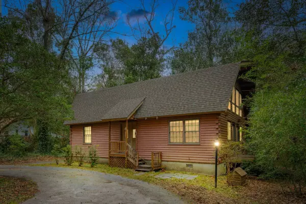Summerville, SC 29483,415 W Carolina Ave