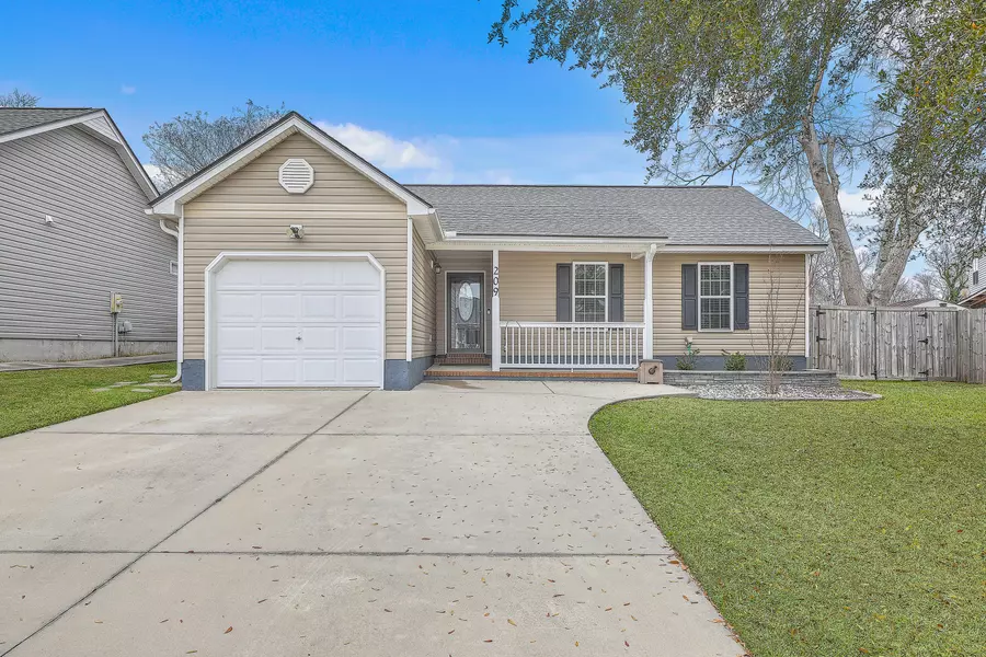 209 Persimmon Cir, Goose Creek, SC 29445