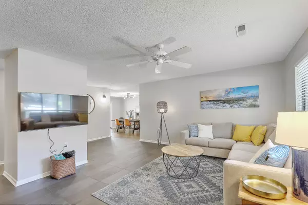 208 Kentucky Dr Ladson, SC 29456