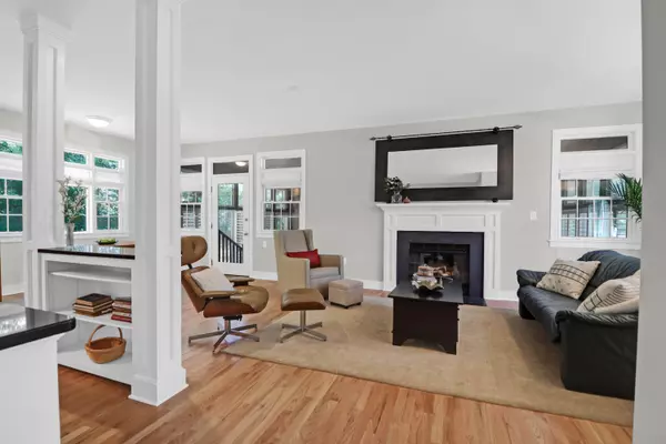 Mount Pleasant, SC 29464,652 E Hobcaw Dr