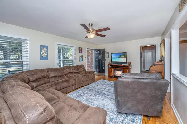 Hanahan, SC 29410,6024 Meadowcliff Ave