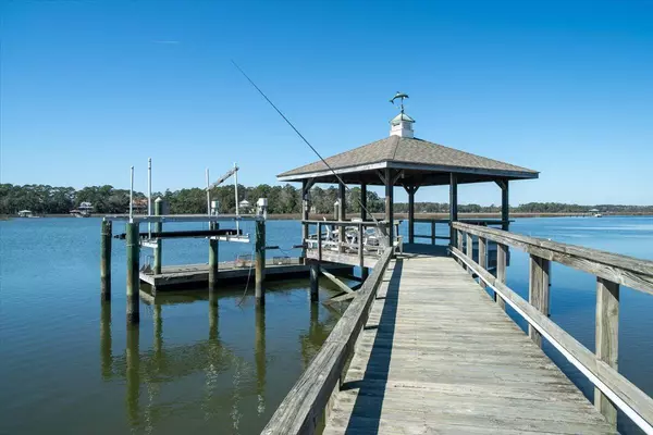 8587 Middleton Point Ln, Edisto Island, SC 29438