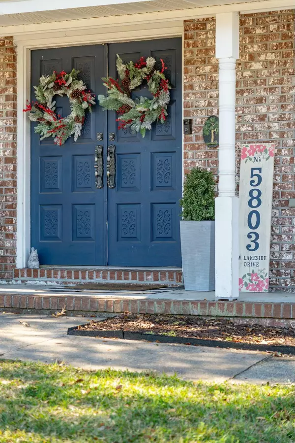 Hanahan, SC 29410,5803 W Lakeside Dr