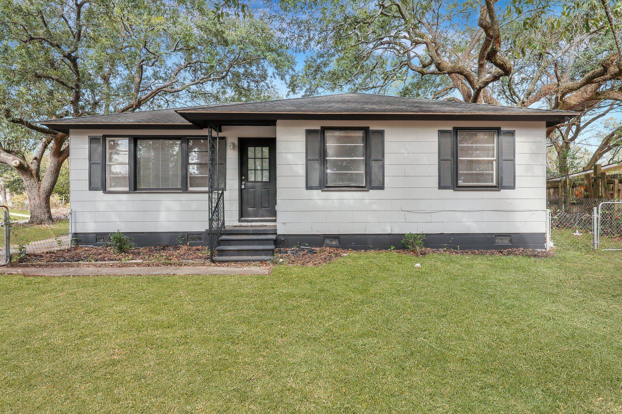 1652 Larry St, North Charleston, SC 29405
