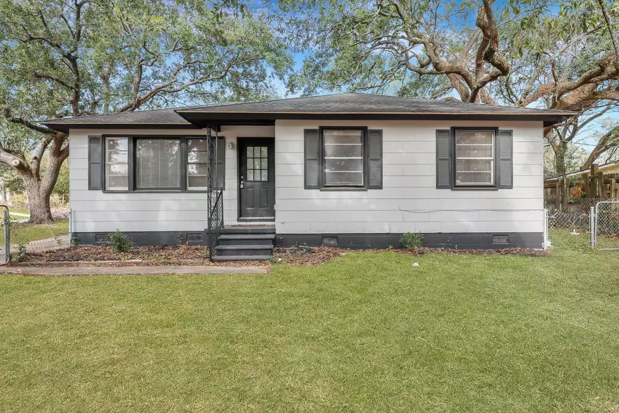 1652 Larry St, North Charleston, SC 29405