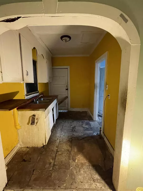 Charleston, SC 29403,90 Romney St