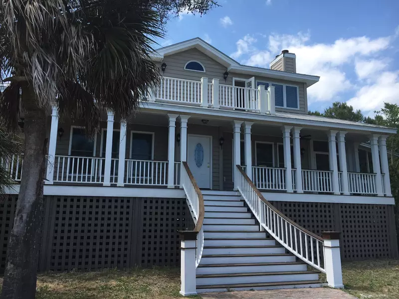 3024 Middle St, Sullivans Island, SC 29482