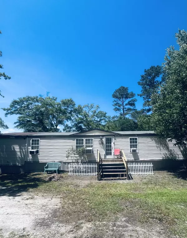 563 Chestnut Rd, Walterboro, SC 29488