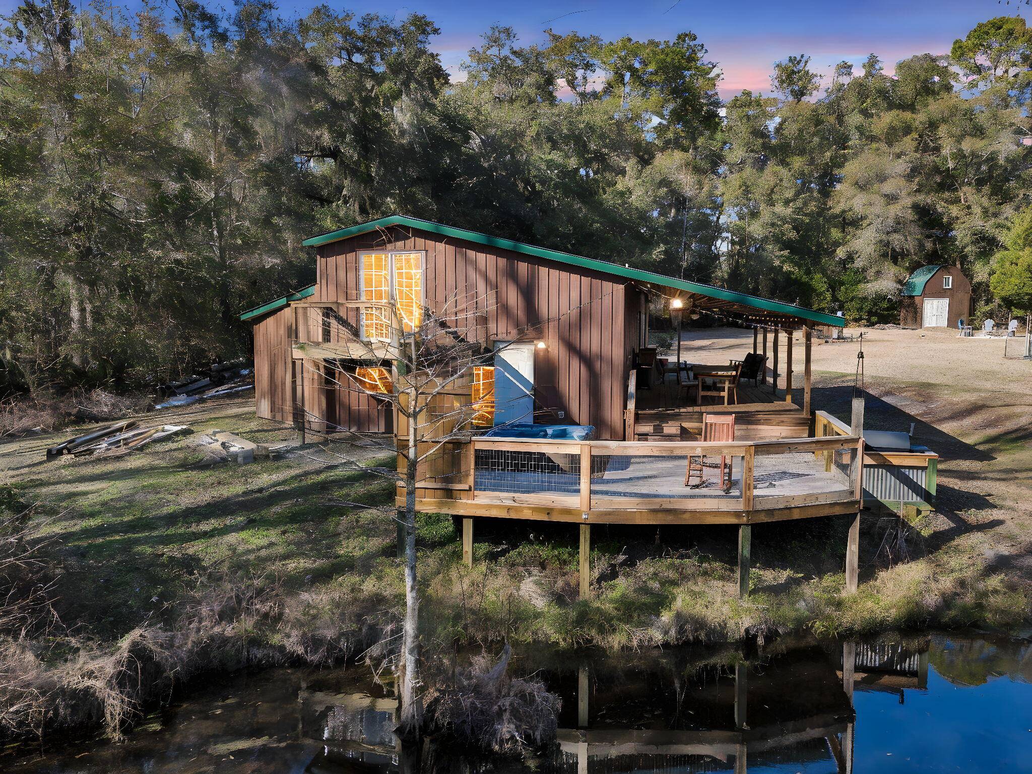 Wadmalaw Island, SC 29487,5219 Maybank Hwy