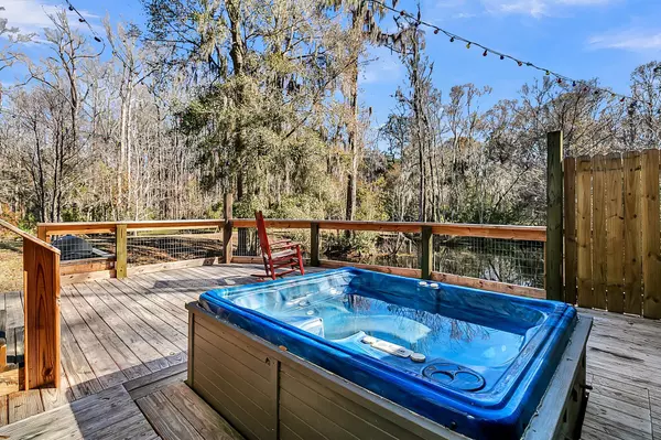 Wadmalaw Island, SC 29487,5219 Maybank Hwy