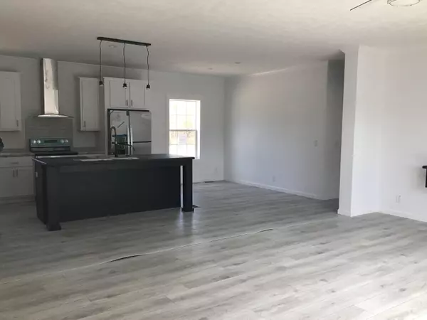 Cottageville, SC 29435,8833 Cottageville Hwy