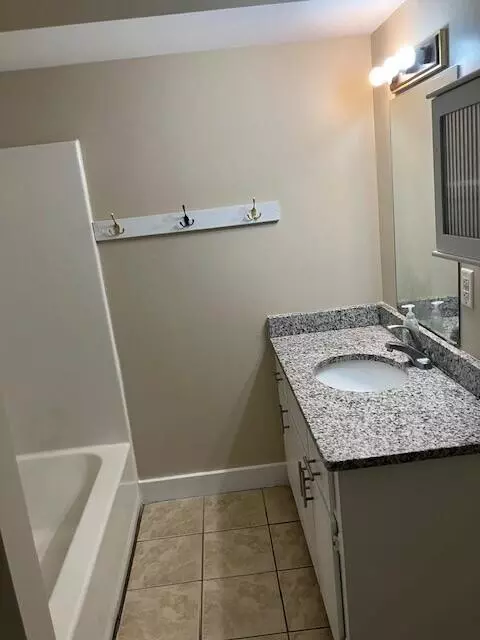 Charleston, SC 29401,473 King St #A