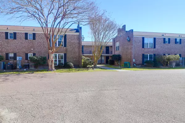 Charleston, SC 29407,867 Colony Dr #F-82