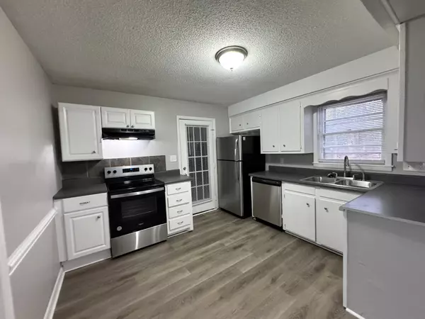 Summerville, SC 29483,102 Two Wood Ct