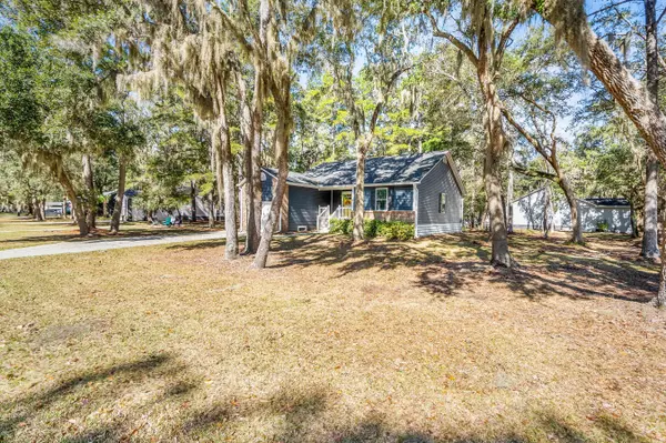 Saint Helena Island, SC 29920,8 Arbor Ln