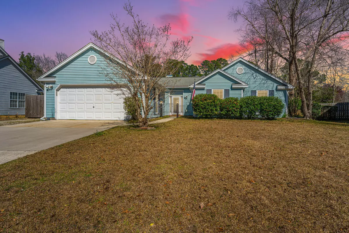 Summerville, SC 29485,613 Salterton St