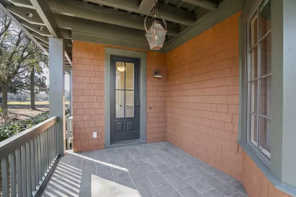 Charleston, SC 29492,720 Island Park Dr #104