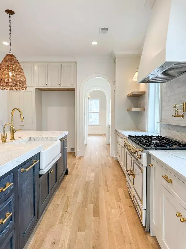 Mount Pleasant, SC 29466,3897 Summerton St