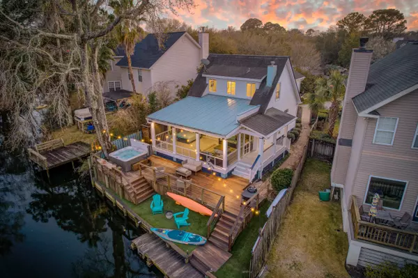 810 Harbor Place Dr,  Charleston,  SC 29412