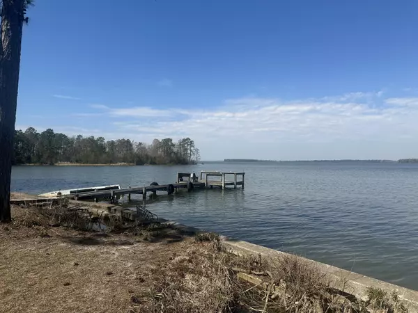 Bonneau, SC 29431,425 Lake Moultrie Dr