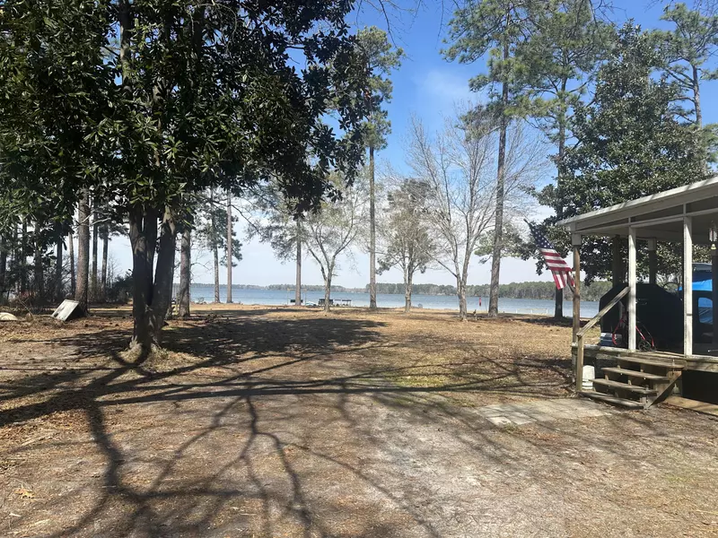 425 Lake Moultrie Dr, Bonneau, SC 29431