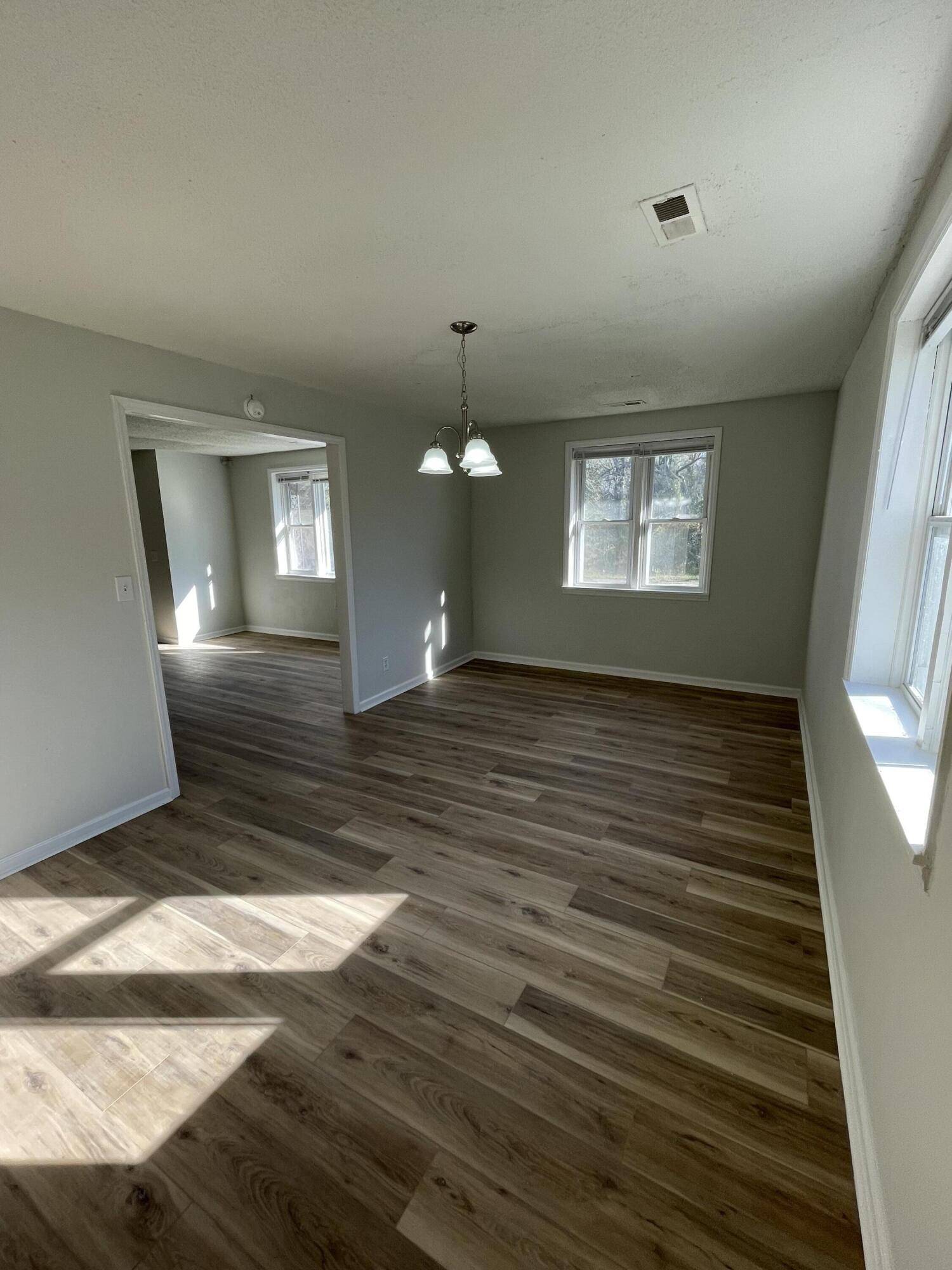 Orangeburg, SC 29115,863 Dash St