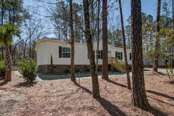 421 Peacock Ln, Summerville, SC 29486