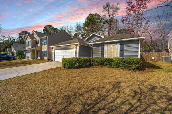 140 Moon Shadow Ln, Summerville, SC 29485