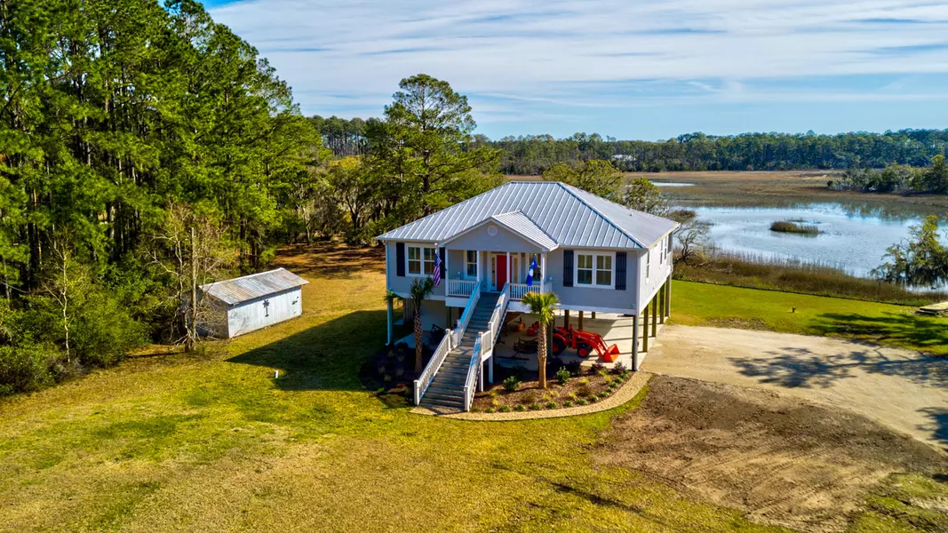 7805 Seafield Rd, Yonges Island, SC 29449