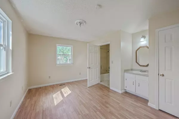 Summerville, SC 29483,106 Mayrant St