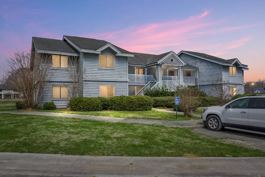 2608 Hidden Cove Dr, Moncks Corner, SC 29461