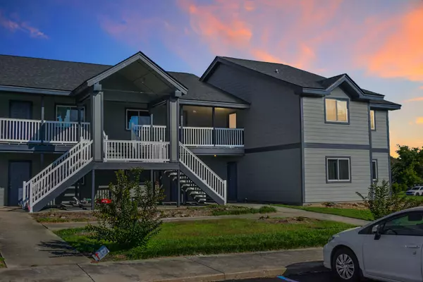 2608 Hidden Cove Dr, Moncks Corner, SC 29461