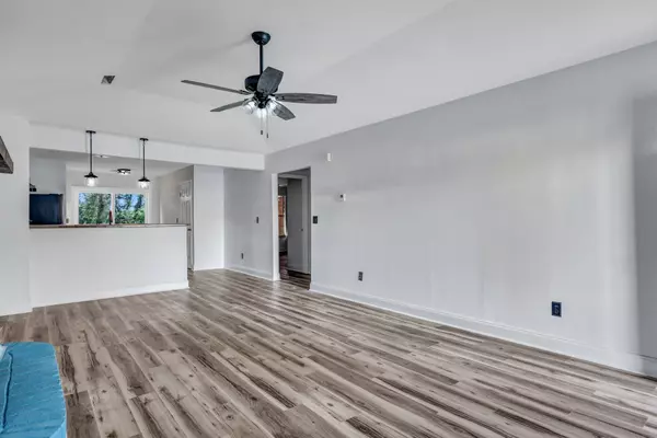 Ladson, SC 29456,425 Miami St #A