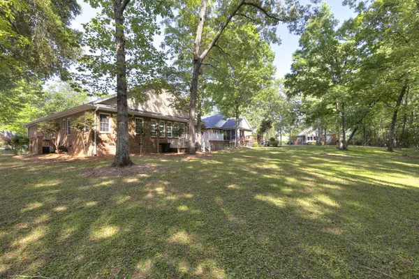 Manning, SC 29102,722 Oak Hill Dr
