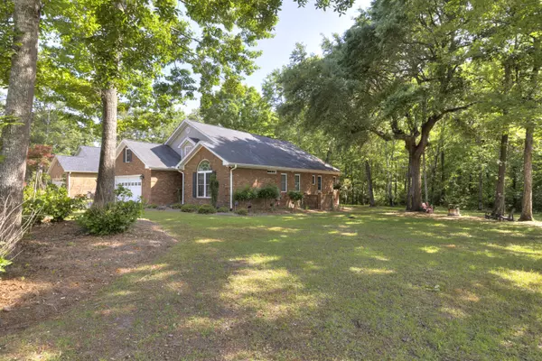 Manning, SC 29102,722 Oak Hill Dr