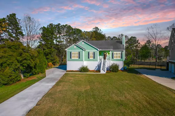 4281 Jacobs Point Ct, Ravenel, SC 29470