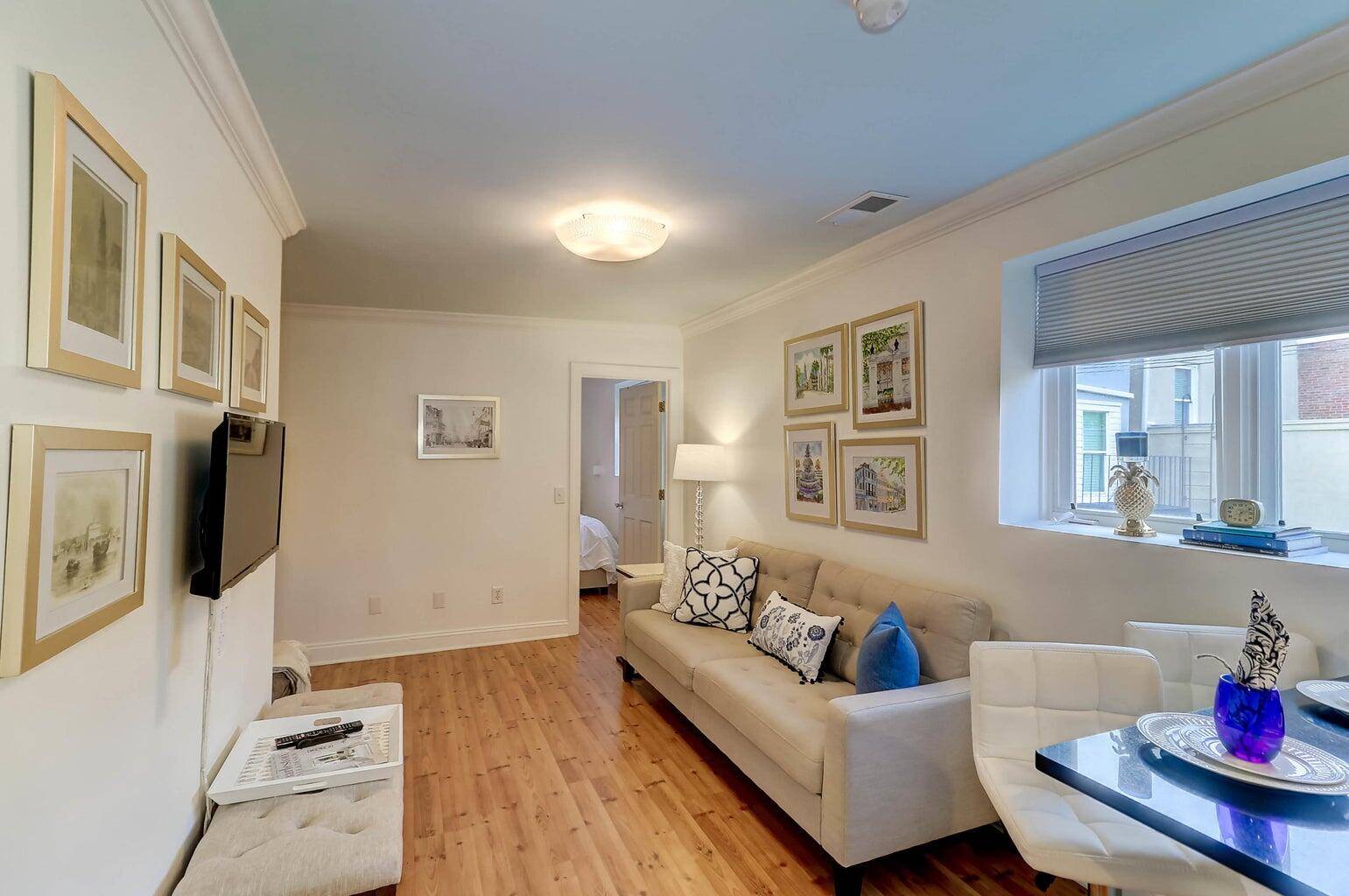 Charleston, SC 29401,338 King St #B