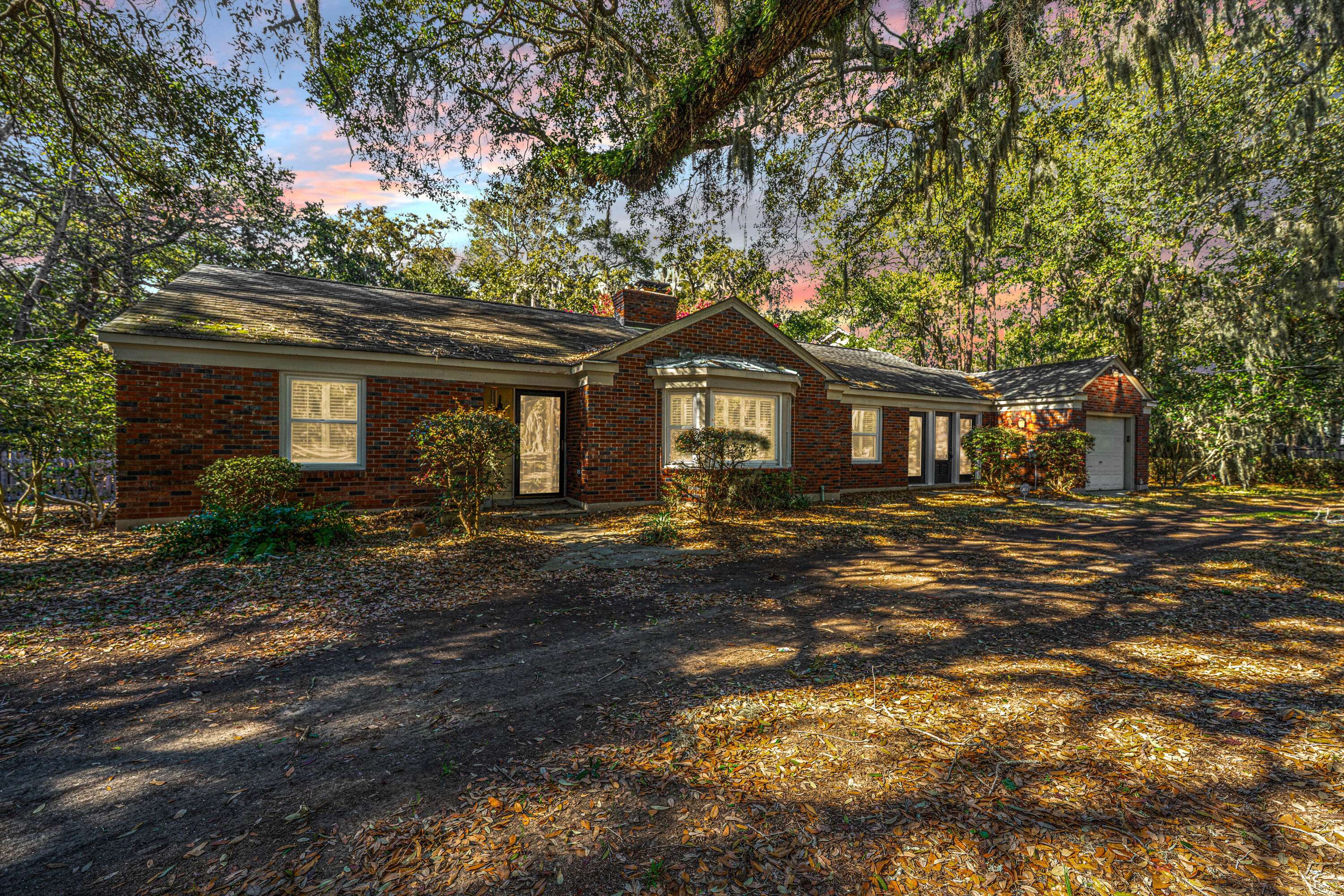 562 Fort Johnson Rd, Charleston, SC 29412