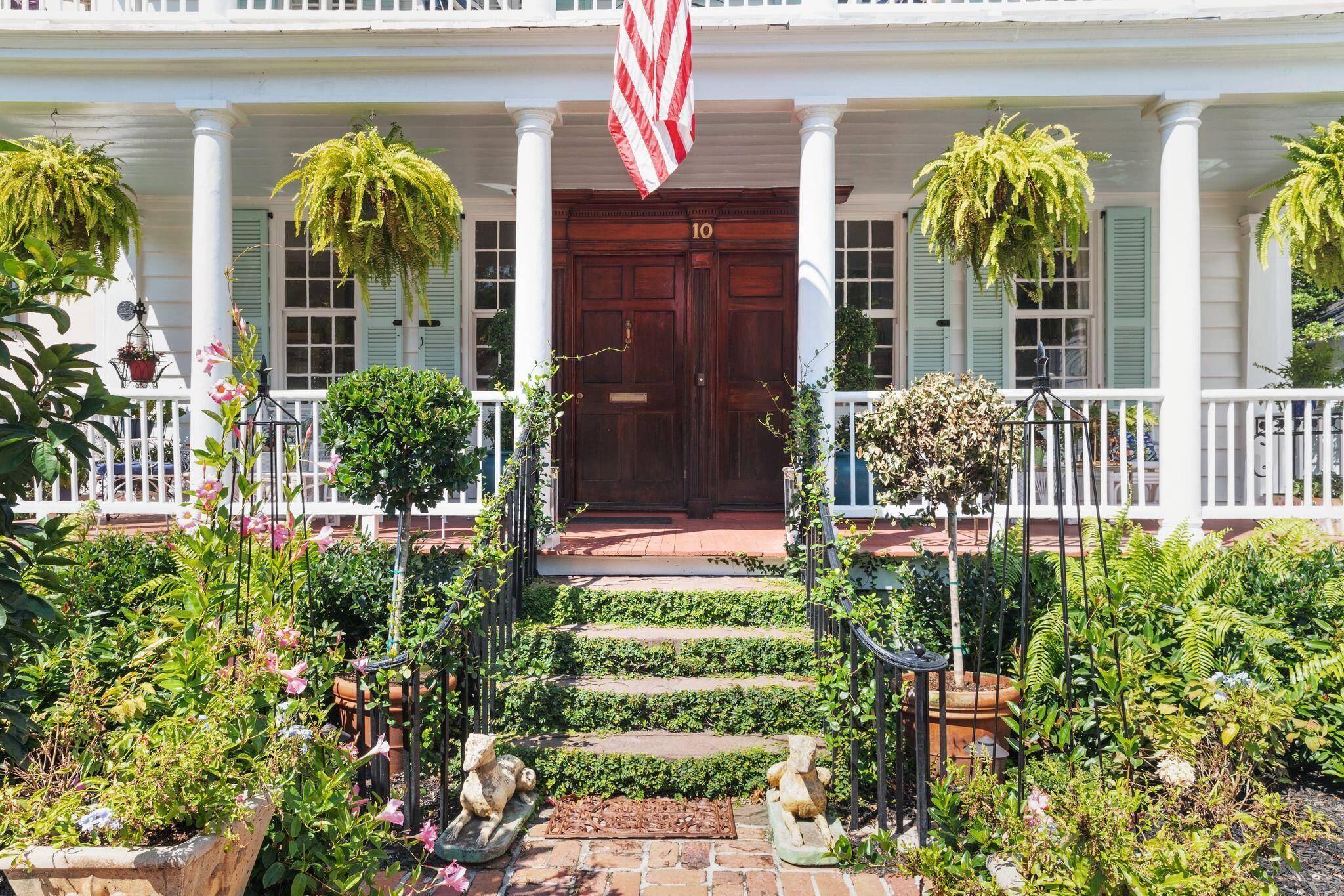 Charleston, SC 29401,10 Water St