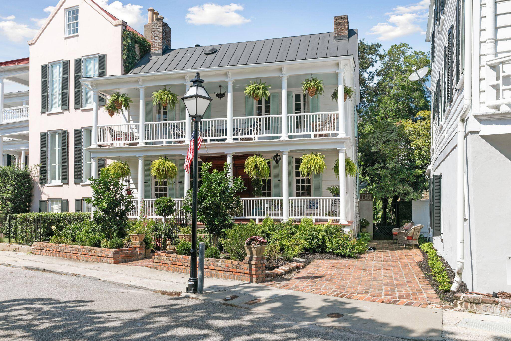 10 Water St, Charleston, SC 29401