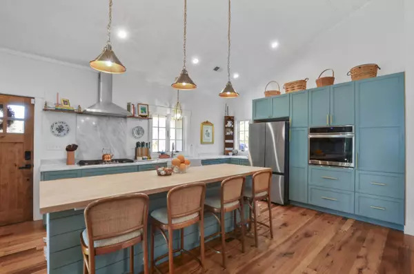 Mcclellanville, SC 29458,10044 Randall Rd