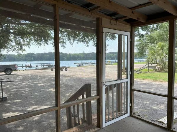 1062 Golf Cart Ln, Summerton, SC 29148